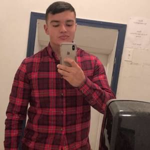 Meet your Posher, Alvaro